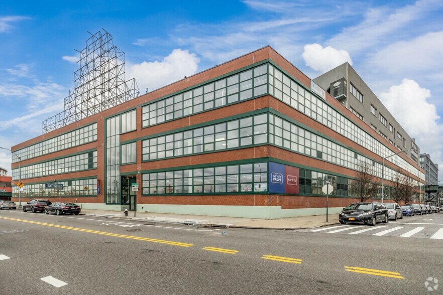 3200 Skillman Ave, Long Island City, NY for lease - Building Photo - Image 2 of 4