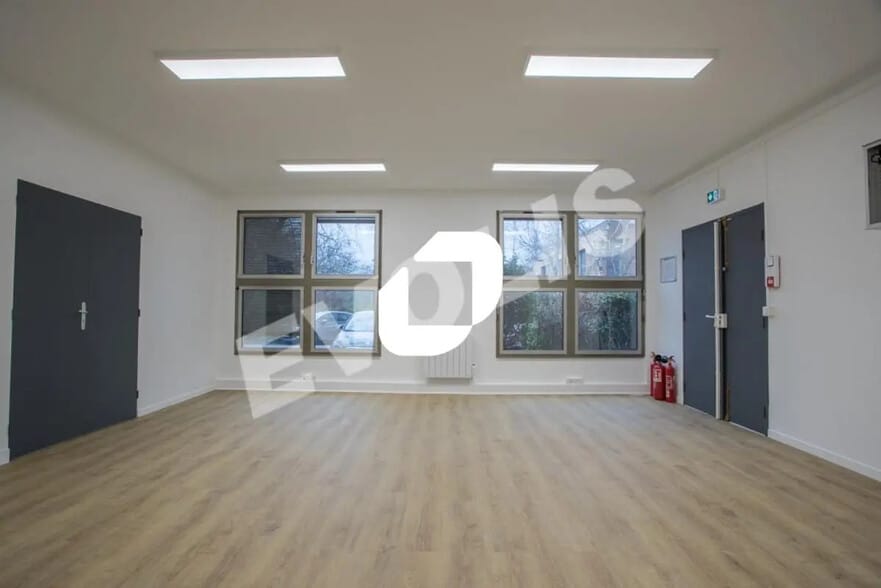 Office in Torcy for lease - Interior Photo - Image 3 of 14