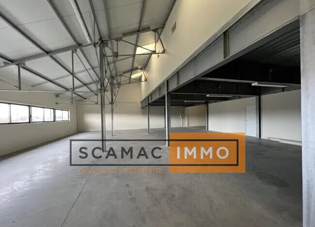 Location Local d'activités 411 m²