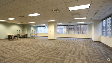 10 W Broad St, Columbus, OH for lease Interior Photo- Image 2 of 12