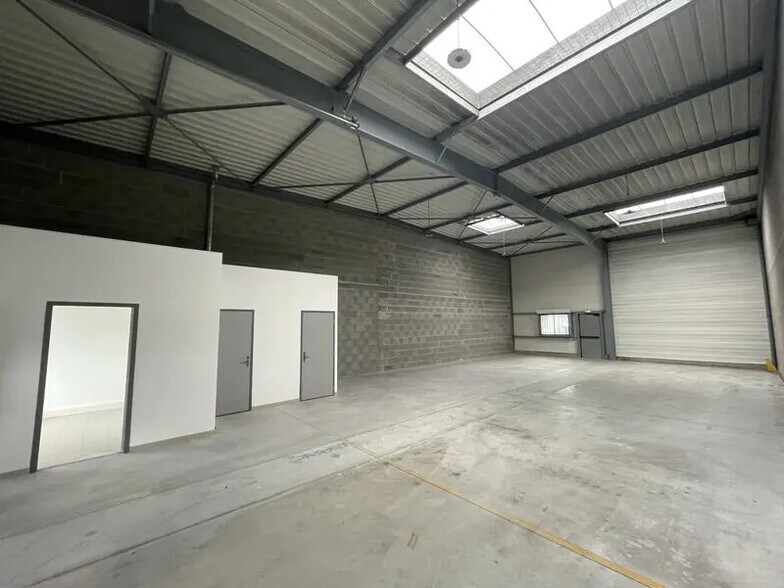 14 Rue Jan Palach, Saint-Herblain for lease - Interior Photo - Image 3 of 10