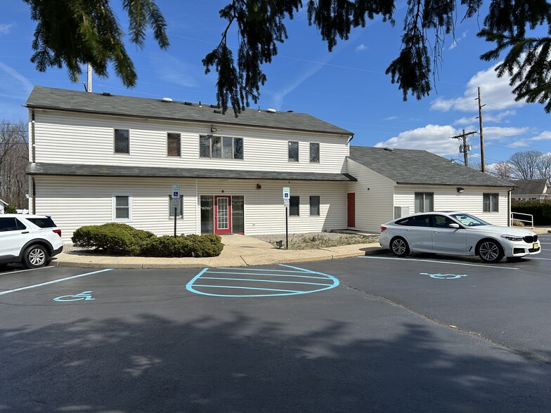 812 Poole Ave, Hazlet, NJ for sale - Building Photo - Image 2 of 6