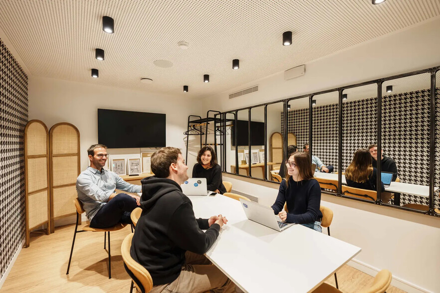 18 Rue De Calais, Paris for lease - Building Photo - Image 2 of 7