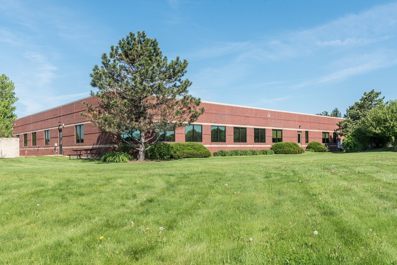 1055 Featherstone Rd, Rockford, IL 61107