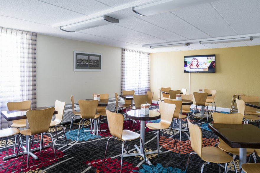 23500 Welcome Way Dr, Ruther Glen, VA for sale - Interior Photo - Image 3 of 11