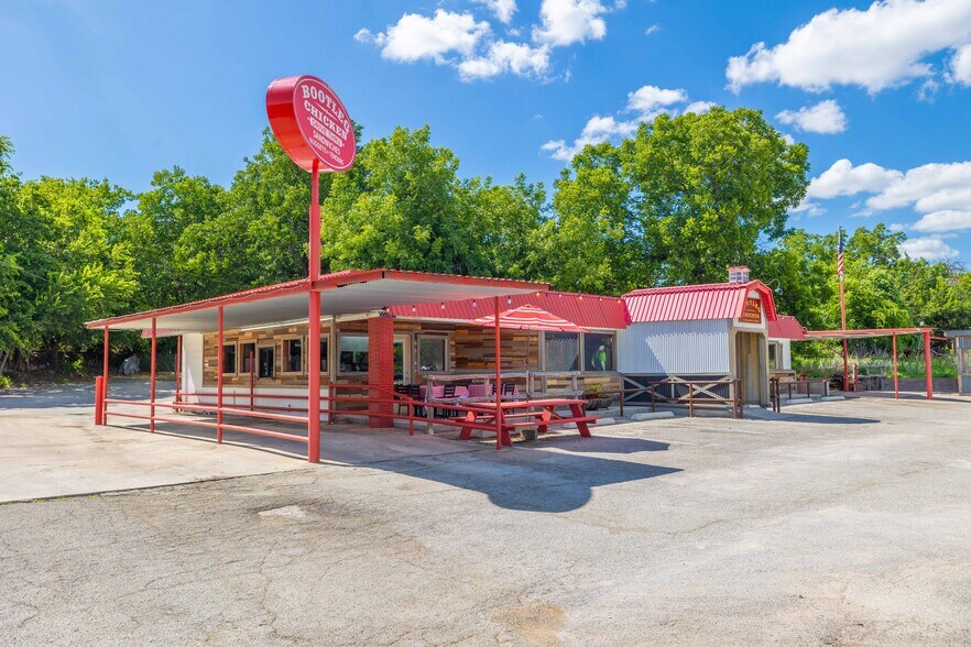 707 N Commercial Dr, Goldthwaite, TX for sale - Building Photo - Image 1 of 1