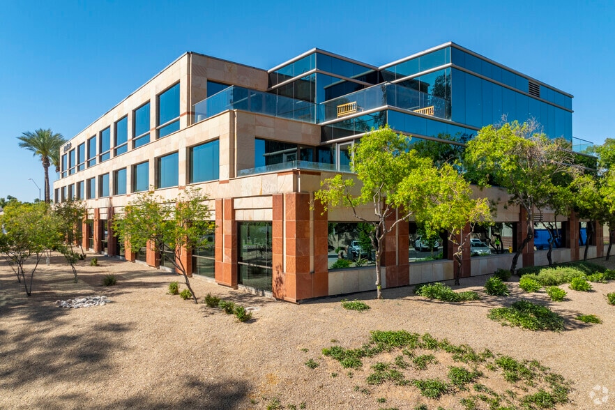 8501 N Scottsdale Rd, Scottsdale, AZ for lease - Primary Photo - Image 1 of 7