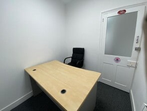 58 Tavistock St, Bedford for lease Interior Photo- Image 2 of 3