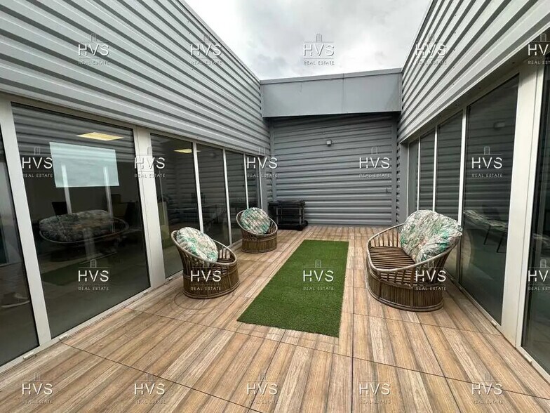 Office in Bouc-Bel-Air for lease - Building Photo - Image 3 of 6