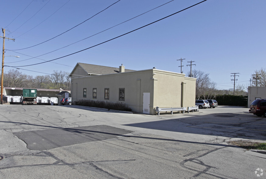 1300 Glenview Pl, Wauwatosa, WI for lease - Building Photo - Image 2 of 6