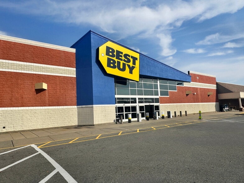 1 Faunce Corner Rd, Dartmouth, MA for lease - Building Photo - Image 2 of 8