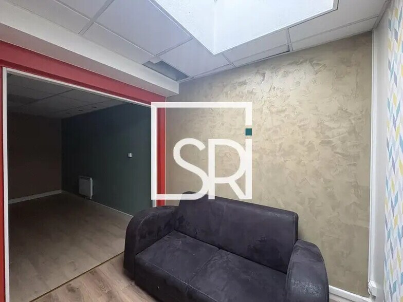24 Rue De Rabanesse, Clermont-Ferrand for lease - Interior Photo - Image 2 of 8