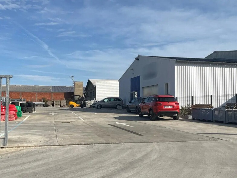 Flex in Montauban for lease - Building Photo - Image 1 of 1