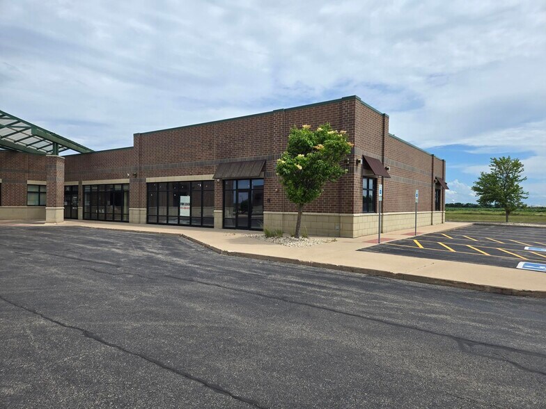 380 Eagle Dr, Rochelle, IL for lease - Building Photo - Image 2 of 3