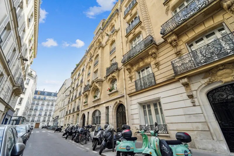 Office in Paris for sale - Building Photo - Image 1 of 10