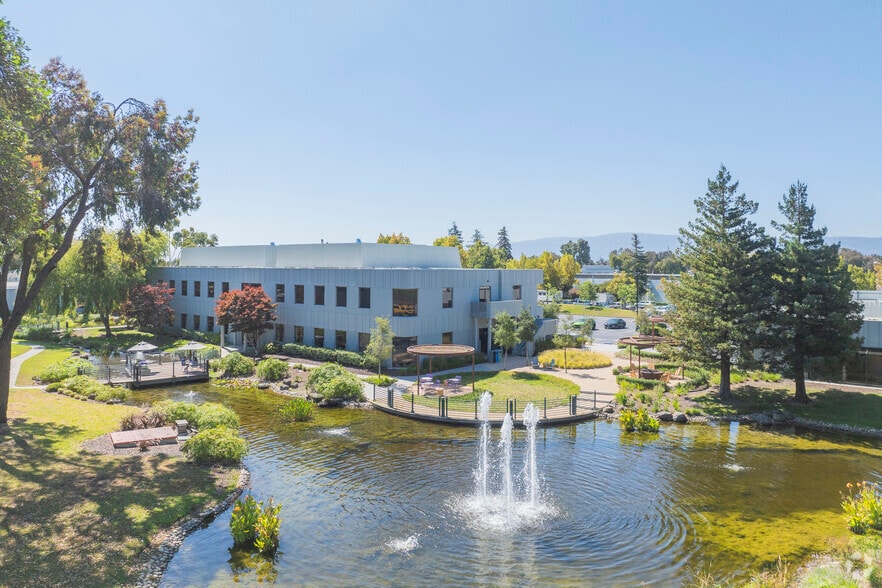 2445 Faber Pl, Palo Alto, CA for lease - Building Photo - Image 3 of 13