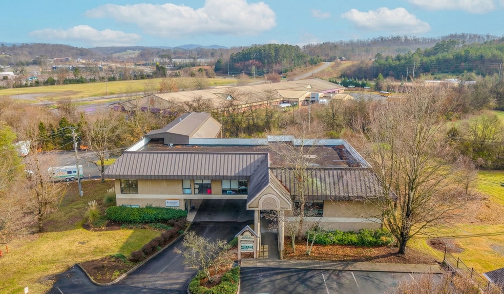 675 Middle Creek Rd, Sevierville, TN for sale - Building Photo - Image 2 of 13