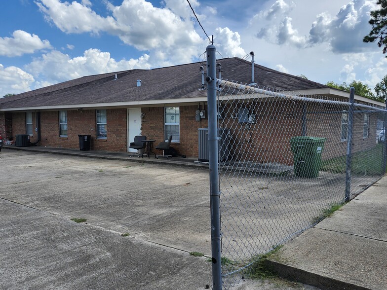 308 Belcher St, Cleveland, TX for lease - Building Photo - Image 3 of 7