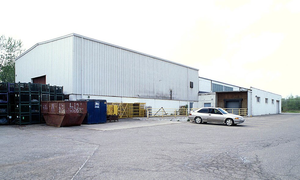 46035 Grand River Ave, Novi, MI for sale - Building Photo - Image 3 of 11