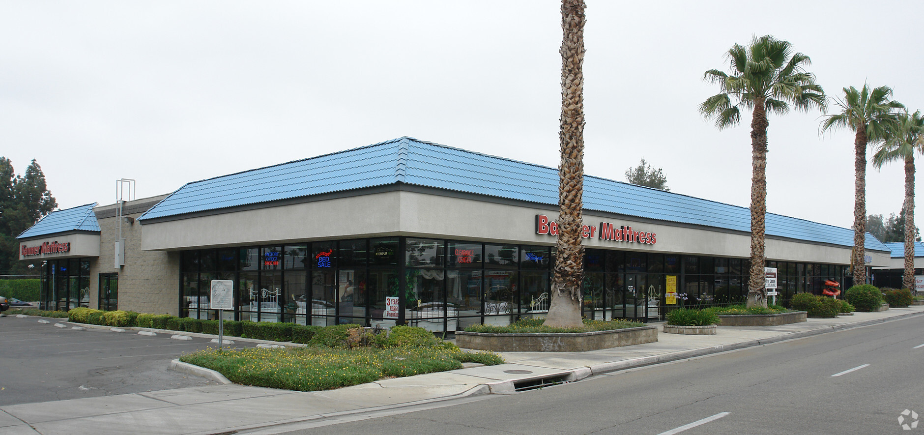 10081 Indiana Ave, Riverside, Ca 92503 - Showroom With Freeway 