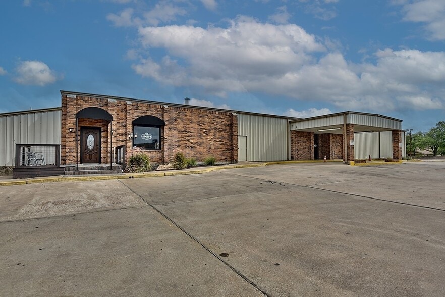 233 College St, Schulenburg, TX for sale - Primary Photo - Image 2 of 30