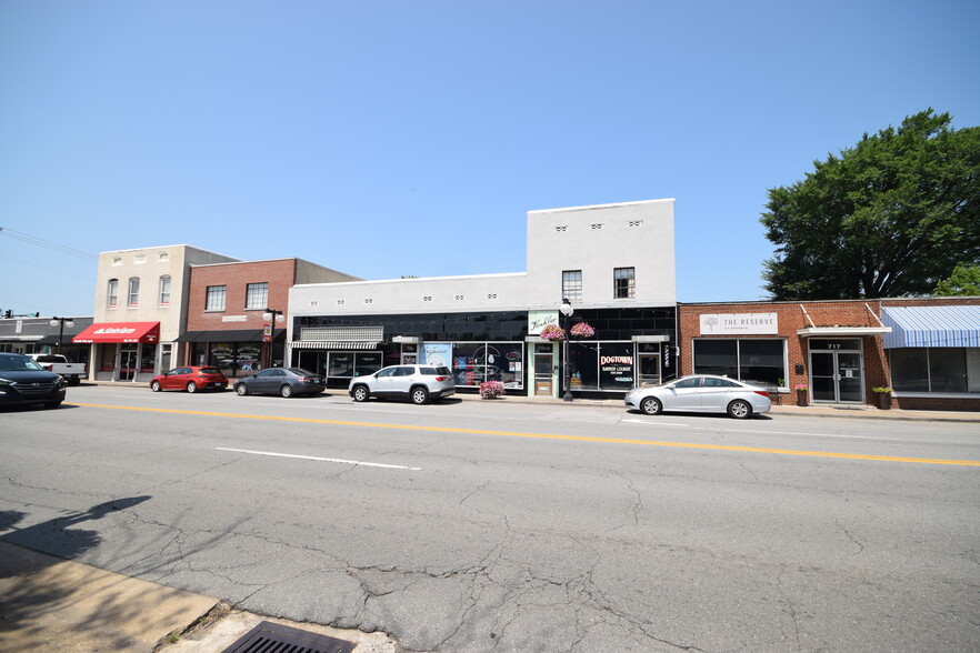 711-715 Main St, North Little Rock, AR for lease - Building Photo - Image 2 of 3