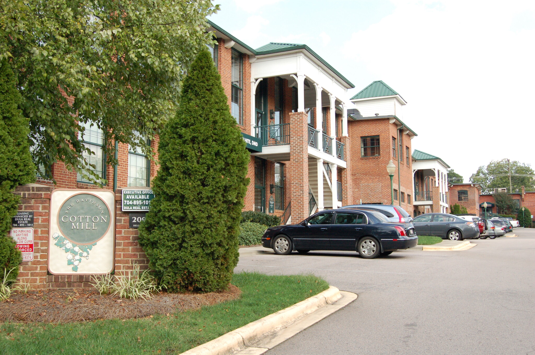 209 Delburg St, Davidson, NC for lease Building Photo- Image 1 of 3