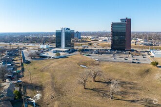 5800 E Skelly Dr, Tulsa, OK - AERIAL  map view