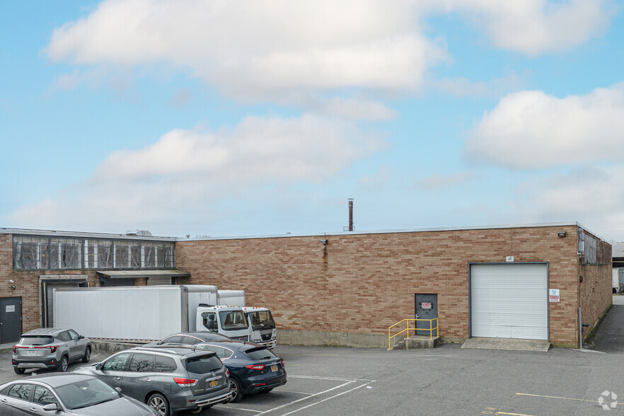 95 Marcus Blvd, Deer Park, NY for lease - Building Photo - Image 2 of 5