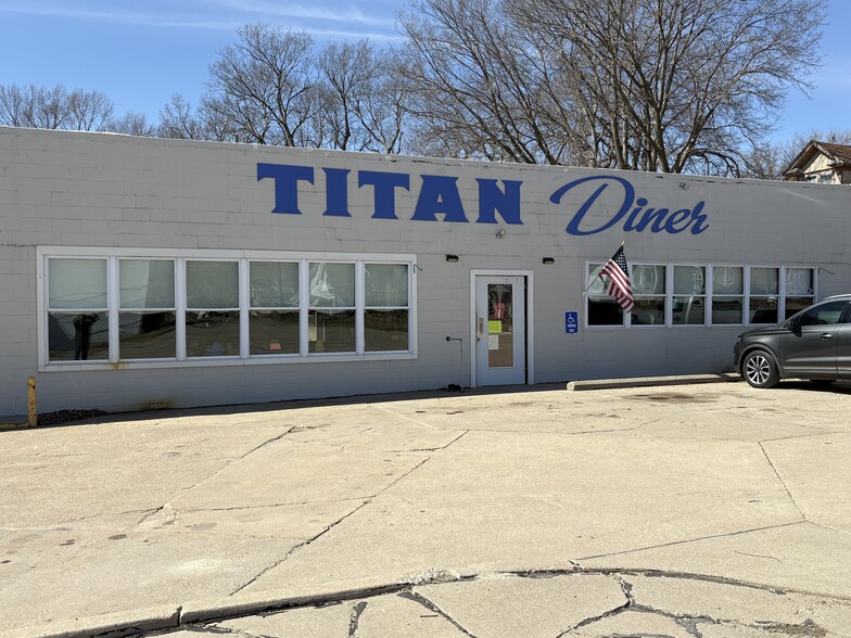 833 Nemaha St, Humboldt, NE for sale - Primary Photo - Image 1 of 29