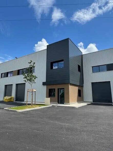 Flex in La Tour-de-Salvagny for sale - Building Photo - Image 1 of 7