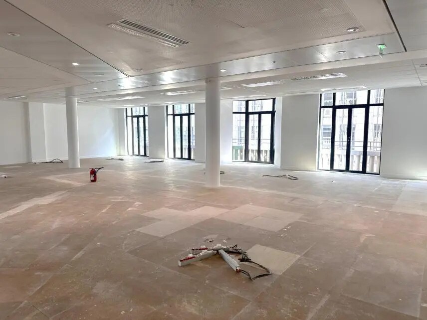 Location Bureaux 1 277 m² - Photo 1