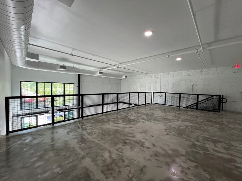 8163 NE 2nd Ave, Miami, FL for lease - Building Photo - Image 3 of 4