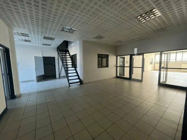 Office in Troyes for lease - Interior Photo - Image 3 of 5