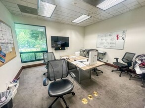 5800 Airport Rd, Redding, CA for lease Interior Photo- Image 1 of 3