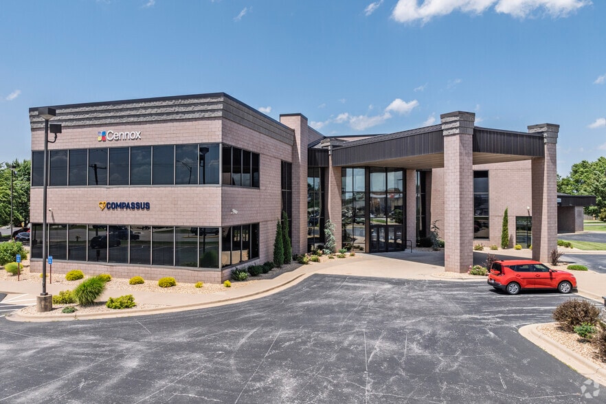 1341 W Battlefield Rd, Springfield, MO for lease - Primary Photo - Image 1 of 4