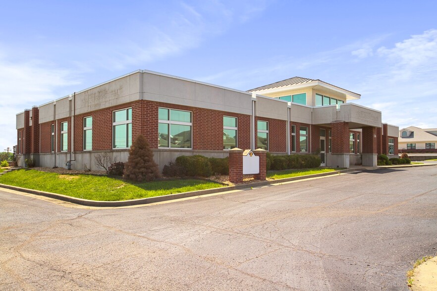 3100 Independence Sq, West Plains, MO for lease - Building Photo - Image 1 of 23