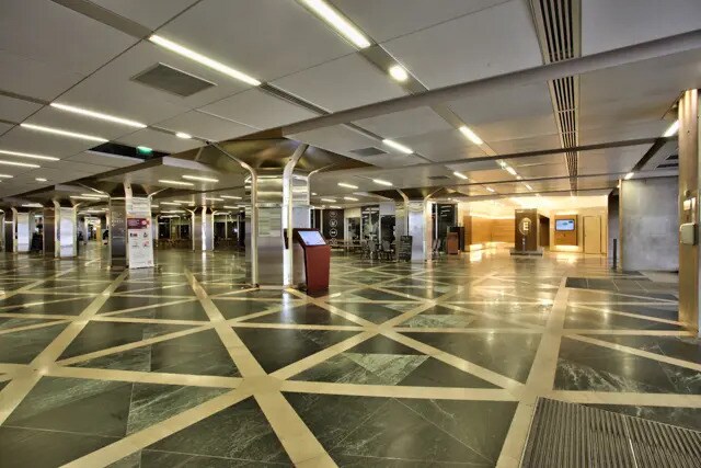 Office in Saint-Cloud for sale Lobby- Image 1 of 2