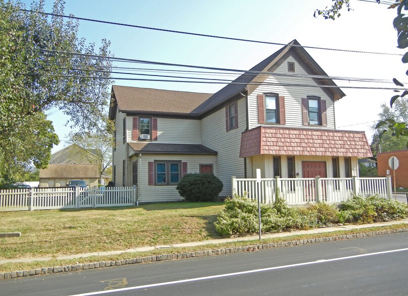 136 Main St, Whitehouse Station, NJ 08889