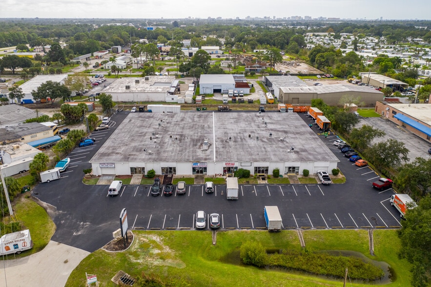 1850-1890 University Pky, Sarasota, FL for sale - Building Photo - Image 2 of 25