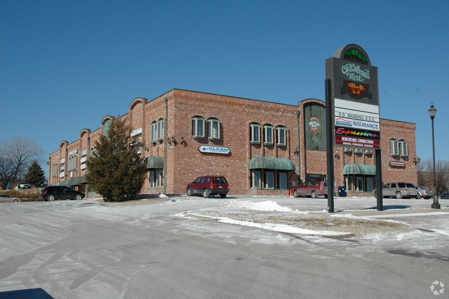 13304 W Center Rd, Omaha, NE for lease - Building Photo - Image 3 of 10