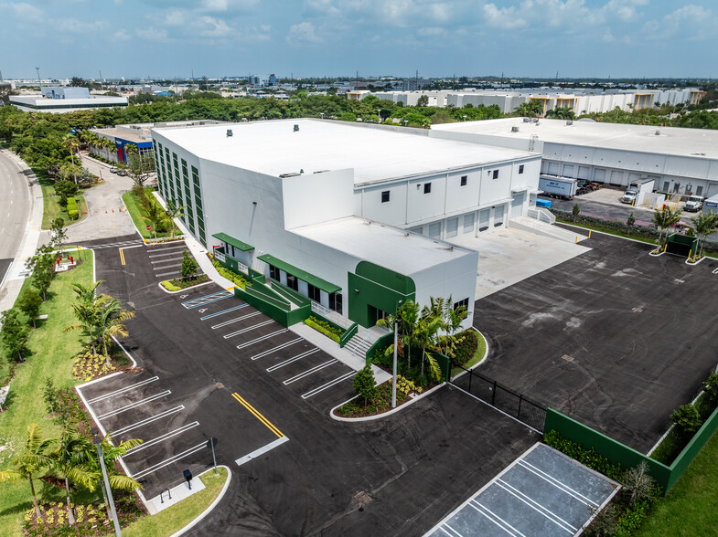 10405 NW 19th St, Doral, FL for lease - Building Photo - Image 1 of 22