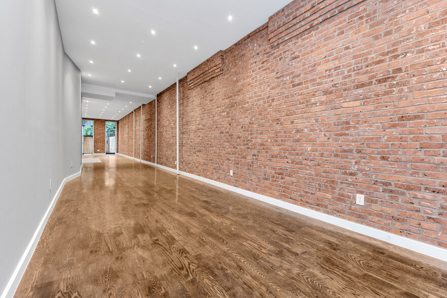 113 Christopher St, New York, NY for lease - Building Photo - Image 1 of 7