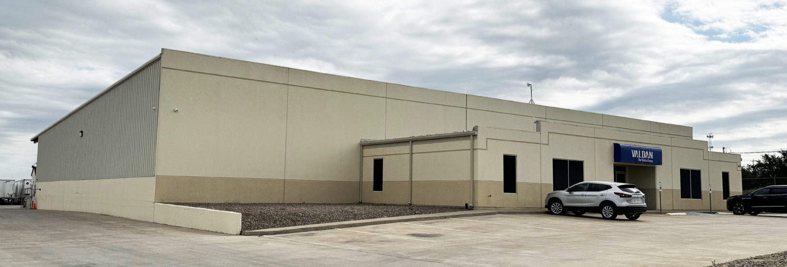 1669 World Trade Center Loop, Laredo, TX for lease Building Photo- Image 1 of 3