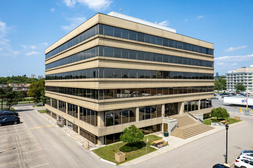 101 Duncan Mill Rd, Toronto, ON for sale - Primary Photo - Image 1 of 4