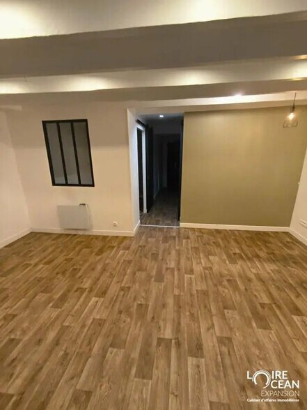 Retail in Nantes for lease - Building Photo - Image 2 of 8