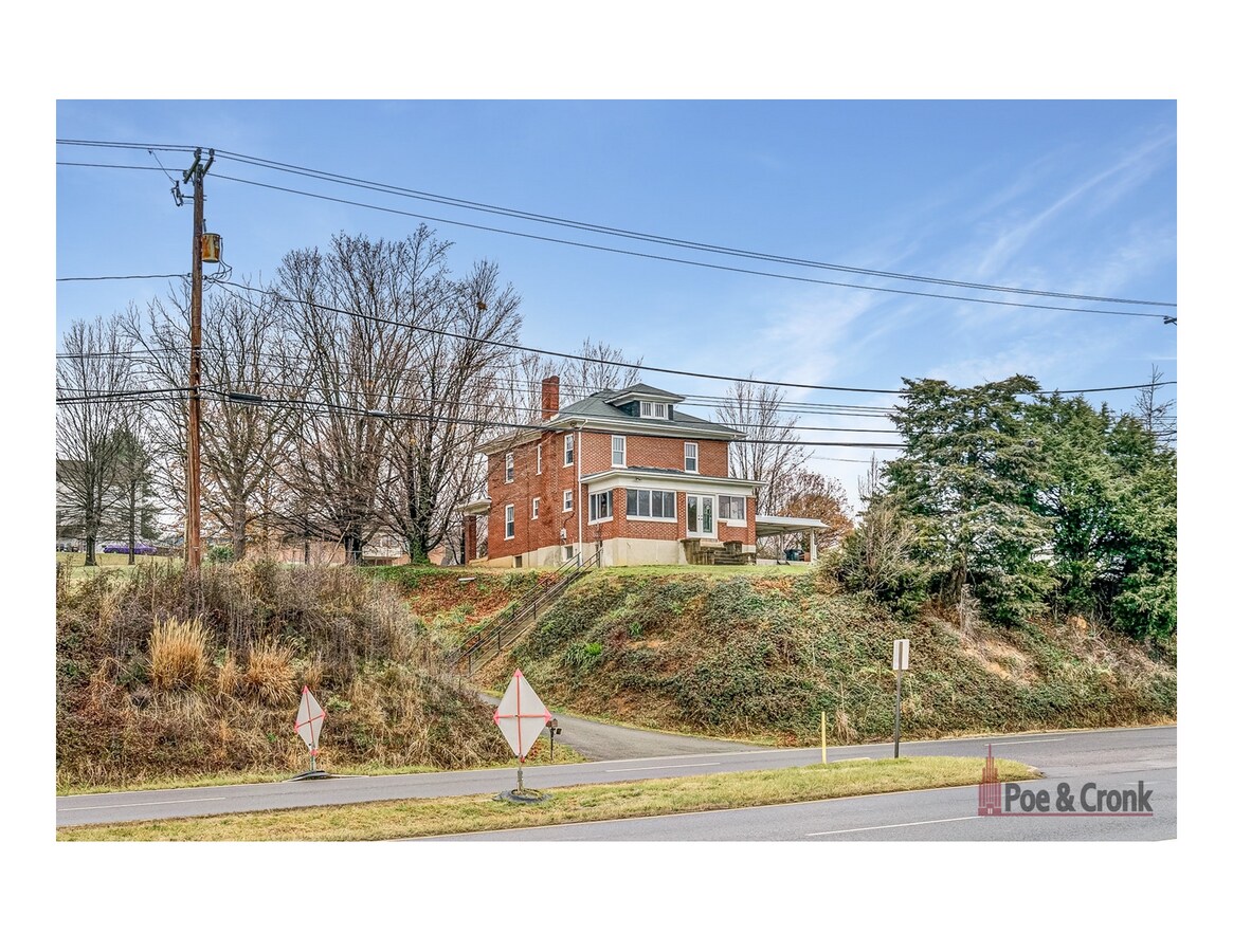 3024 Peters Creek Rd, Roanoke, VA 24019