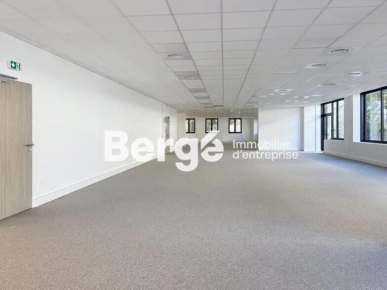 Office in SOPHIA ANTIPOLIS for lease - Building Photo - Image 2 of 15