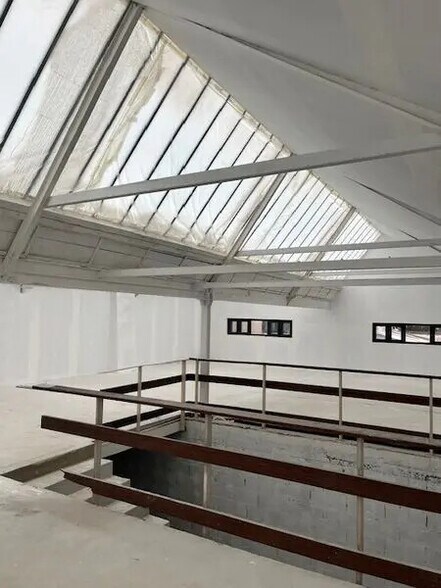 Office in Paris for lease - Interior Photo - Image 2 of 7