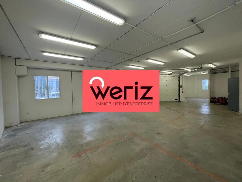 Flex in Marseille for lease - Interior Photo - Image 1 of 9